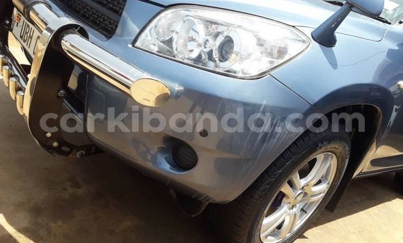 Acheter Occasion Voiture Toyota RAV4 Bleu à Kampala, Ouganda Acheter Occasion Voiture Toyota RAV4 Bleu à Kampala, Ouganda