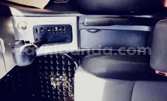 Acheter Occasion Voiture Toyota Allex Blanc à Kampala, Ouganda Acheter Occasion Voiture Toyota Allex Blanc à Kampala, Ouganda