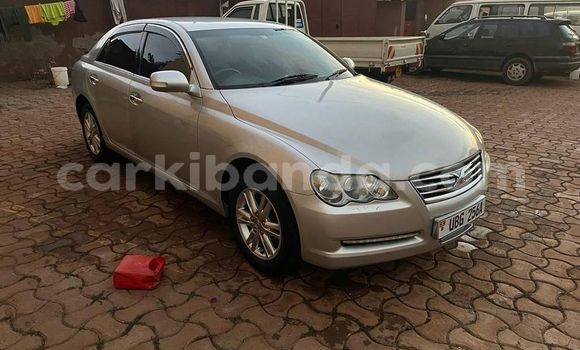 Nunua Ilio tumika Toyota Mark X Fedha Gari ndani ya Kampala nchini Uganda