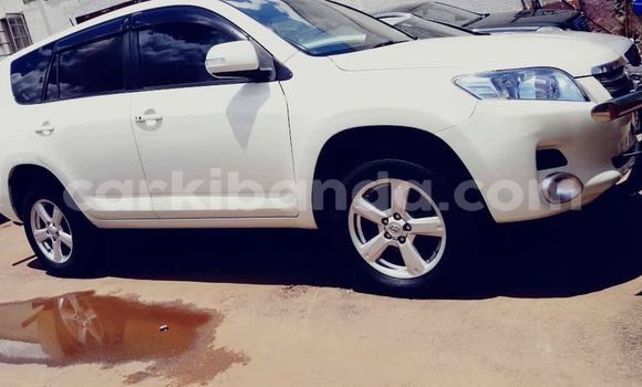 Acheter Occasion Voiture Toyota Vanguard Blanc à Kampala, Ouganda Acheter Occasion Voiture Toyota Vanguard Blanc à Kampala, Ouganda