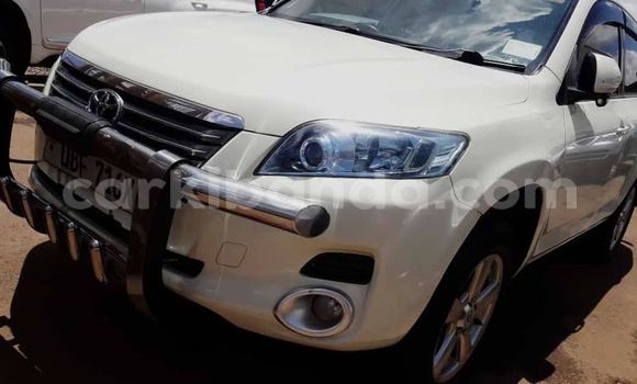 Acheter Occasion Voiture Toyota Vanguard Blanc à Kampala, Ouganda Acheter Occasion Voiture Toyota Vanguard Blanc à Kampala, Ouganda