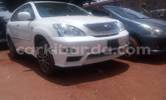 Acheter Occasion Voiture Toyota Harrier Blanc à Kampala, Ouganda Acheter Occasion Voiture Toyota Harrier Blanc à Kampala, Ouganda