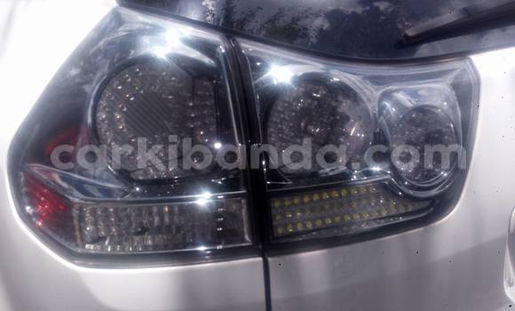 Acheter Occasion Voiture Toyota Harrier Blanc à Kampala, Ouganda Acheter Occasion Voiture Toyota Harrier Blanc à Kampala, Ouganda