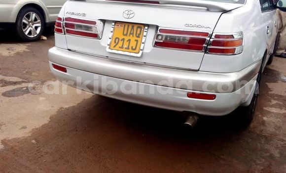 Gura Yakoze Toyota Premio White Imodoka i Kampala mu Uganda Gura Yakoze Toyota Premio White Imodoka i Kampala mu Uganda