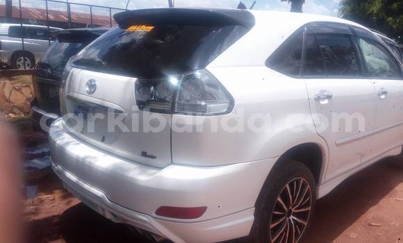 Acheter Occasion Voiture Toyota Harrier Blanc à Kampala, Ouganda Acheter Occasion Voiture Toyota Harrier Blanc à Kampala, Ouganda