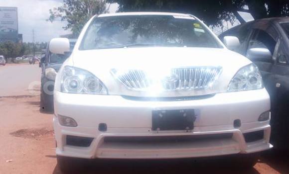 Acheter Occasion Voiture Toyota Harrier Blanc à Kampala, Ouganda Acheter Occasion Voiture Toyota Harrier Blanc à Kampala, Ouganda