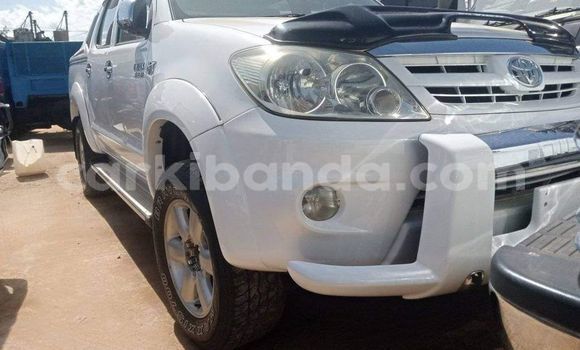 Acheter Occasion Voiture Toyota Hilux Blanc à Kampala, Ouganda