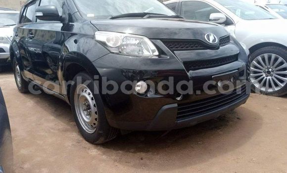 Gura Yakoze Toyota IST Black Imodoka i Kampala mu Uganda