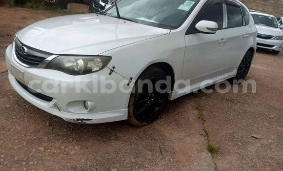 Nunua Ilio tumika Subaru Impreza Nyeupe Gari ndani ya Kampala nchini Uganda