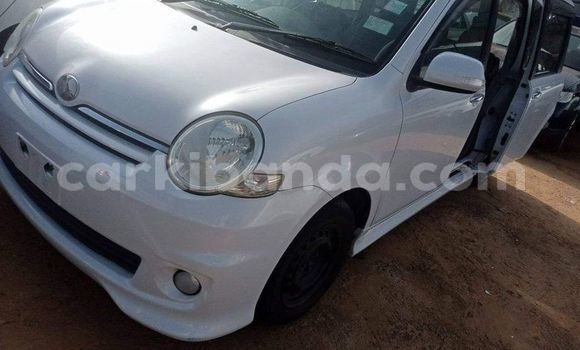 Nunua Ilio tumika Toyota Sienta Nyeupe Gari ndani ya Kampala nchini Uganda Nunua Ilio tumika Toyota Sienta Nyeupe Gari ndani ya Kampala nchini Uganda