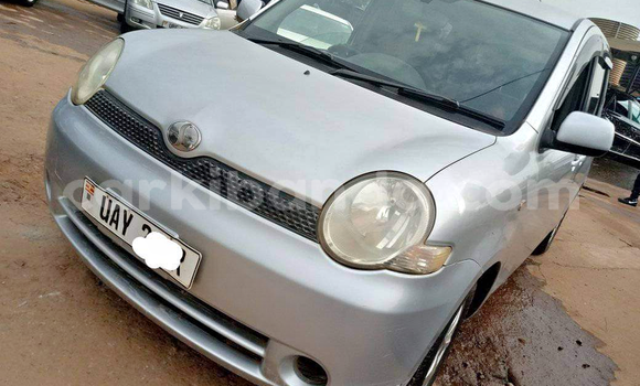 Nunua Ilio tumika Toyota Sienta Fedha Gari ndani ya Kampala nchini Uganda