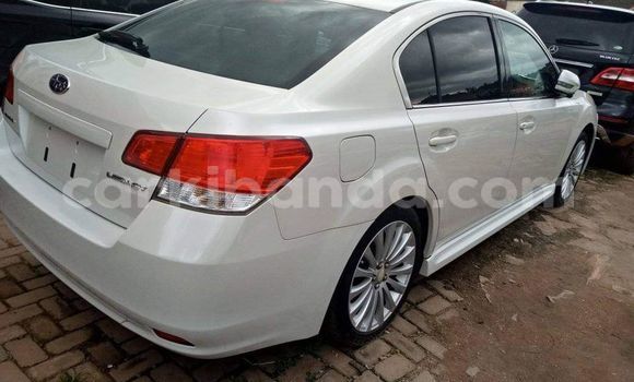 Acheter Occasion Voiture Subaru Legacy Blanc à Kampala, Ouganda Acheter Occasion Voiture Subaru Legacy Blanc à Kampala, Ouganda