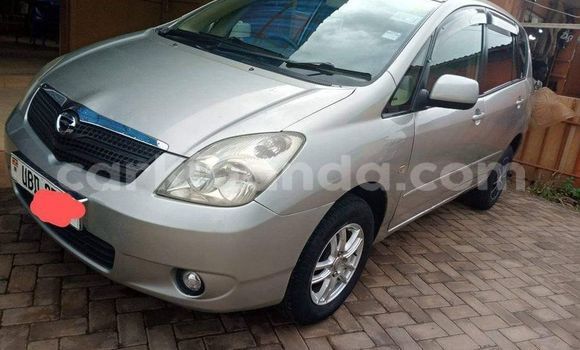 Nunua Ilio tumika Toyota Spacio Fedha Gari ndani ya Kampala nchini Uganda