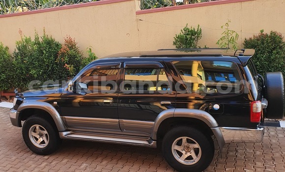 Nunua Ilio tumika Toyota Surf Nyeusi Gari ndani ya Kampala nchini Uganda