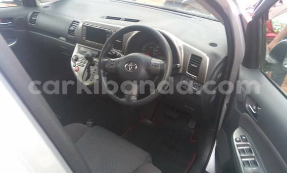 Gura Yakoze Toyota Wish Silver Imodoka i Kampala mu Uganda Gura Yakoze Toyota Wish Silver Imodoka i Kampala mu Uganda
