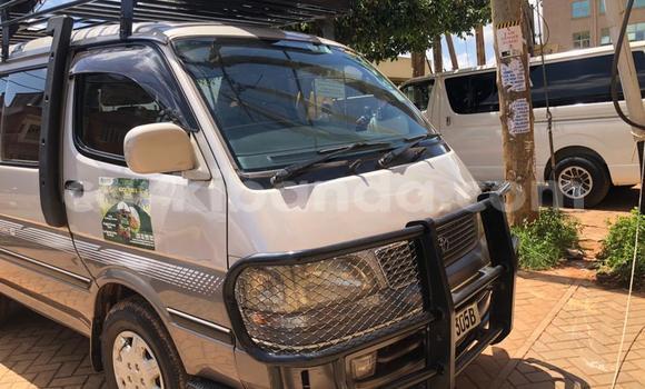 Nunua Ilio tumika Toyota Hiace Fedha Gari ndani ya Kampala nchini Uganda