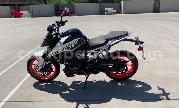 Gura Yakoze KTM Duke Other Bike i Entebbe mu Uganda Gura Yakoze KTM Duke Other Bike i Entebbe mu Uganda