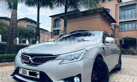 Nunua Ilio tumika Toyota Mark X Fedha Gari ndani ya Kampala nchini Uganda Nunua Ilio tumika Toyota Mark X Fedha Gari ndani ya Kampala nchini Uganda