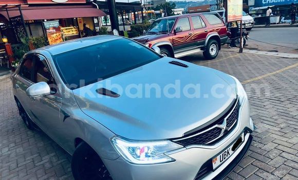 Nunua Ilio tumika Toyota Mark X Fedha Gari ndani ya Kampala nchini Uganda Nunua Ilio tumika Toyota Mark X Fedha Gari ndani ya Kampala nchini Uganda