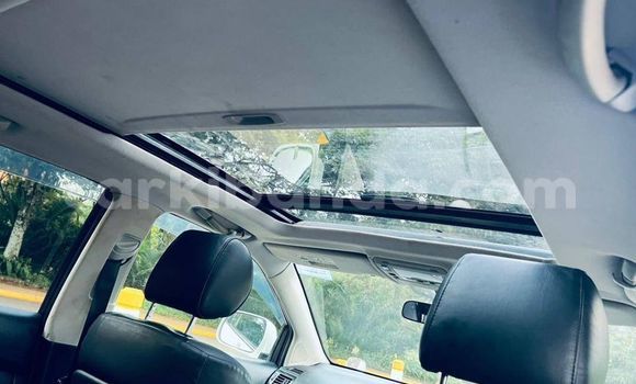 Nunua Ilio tumika Toyota Harrier Nyeupe Gari ndani ya Kampala nchini Uganda Nunua Ilio tumika Toyota Harrier Nyeupe Gari ndani ya Kampala nchini Uganda