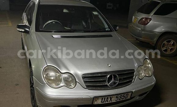 Nunua Ilio tumika Mercedes‒Benz C–Class Fedha Gari ndani ya Kampala nchini Uganda Nunua Ilio tumika Mercedes‒Benz C–Class Fedha Gari ndani ya Kampala nchini Uganda
