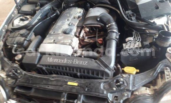 Nunua Ilio tumika Mercedes‒Benz C–Class Fedha Gari ndani ya Kampala nchini Uganda Nunua Ilio tumika Mercedes‒Benz C–Class Fedha Gari ndani ya Kampala nchini Uganda