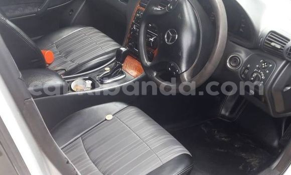 Nunua Ilio tumika Mercedes‒Benz C–Class Fedha Gari ndani ya Kampala nchini Uganda Nunua Ilio tumika Mercedes‒Benz C–Class Fedha Gari ndani ya Kampala nchini Uganda