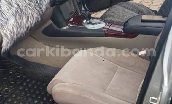 Nunua Ilio tumika Toyota Mark X Fedha Gari ndani ya Kampala nchini Uganda Nunua Ilio tumika Toyota Mark X Fedha Gari ndani ya Kampala nchini Uganda