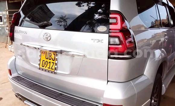 Nunua Ilio tumika Toyota Land Cruiser Prado Fedha Gari ndani ya Kampala nchini Uganda Nunua Ilio tumika Toyota Land Cruiser Prado Fedha Gari ndani ya Kampala nchini Uganda