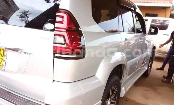 Nunua Ilio tumika Toyota Land Cruiser Prado Fedha Gari ndani ya Kampala nchini Uganda Nunua Ilio tumika Toyota Land Cruiser Prado Fedha Gari ndani ya Kampala nchini Uganda