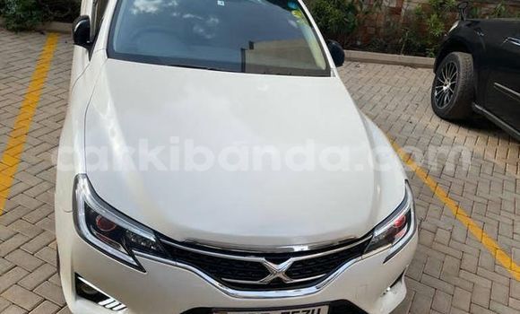 Nunua Ilio tumika Toyota Mark X Nyeupe Gari ndani ya Kampala nchini Uganda Nunua Ilio tumika Toyota Mark X Nyeupe Gari ndani ya Kampala nchini Uganda