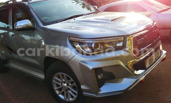 Nunua Ilio tumika Toyota Hilux Fedha Gari ndani ya Kampala nchini Uganda Nunua Ilio tumika Toyota Hilux Fedha Gari ndani ya Kampala nchini Uganda