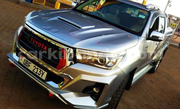 Nunua Ilio tumika Toyota Hilux Fedha Gari ndani ya Kampala nchini Uganda Nunua Ilio tumika Toyota Hilux Fedha Gari ndani ya Kampala nchini Uganda