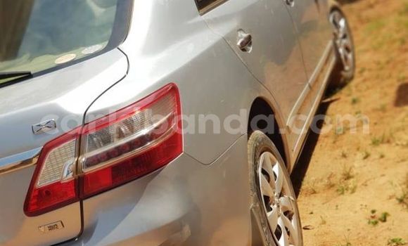 Nunua Ilio tumika Toyota Premio Fedha Gari ndani ya Kampala nchini Uganda Nunua Ilio tumika Toyota Premio Fedha Gari ndani ya Kampala nchini Uganda