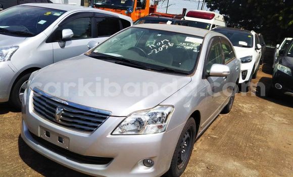 Gura Yakoze Toyota Premio Silver Imodoka i Kampala mu Uganda