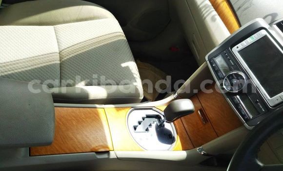 Nunua Ilio tumika Toyota Premio Fedha Gari ndani ya Kampala nchini Uganda Nunua Ilio tumika Toyota Premio Fedha Gari ndani ya Kampala nchini Uganda