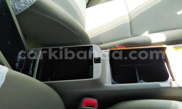 Nunua Ilio tumika Toyota Premio Fedha Gari ndani ya Kampala nchini Uganda Nunua Ilio tumika Toyota Premio Fedha Gari ndani ya Kampala nchini Uganda