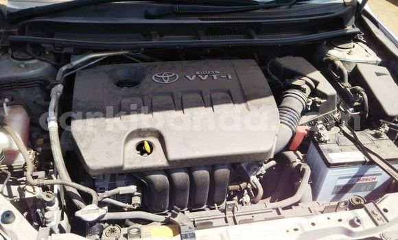 Nunua Ilio tumika Toyota Premio Fedha Gari ndani ya Kampala nchini Uganda Nunua Ilio tumika Toyota Premio Fedha Gari ndani ya Kampala nchini Uganda