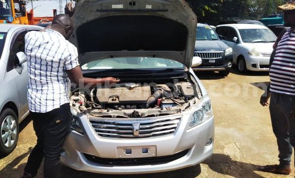 Nunua Ilio tumika Toyota Premio Fedha Gari ndani ya Kampala nchini Uganda Nunua Ilio tumika Toyota Premio Fedha Gari ndani ya Kampala nchini Uganda