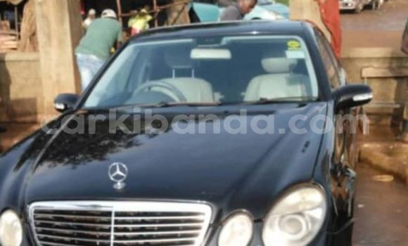 Nunua Ilio tumika Mercedes‒Benz E–Class Nyeusi Gari ndani ya Kampala nchini Uganda Nunua Ilio tumika Mercedes‒Benz E–Class Nyeusi Gari ndani ya Kampala nchini Uganda
