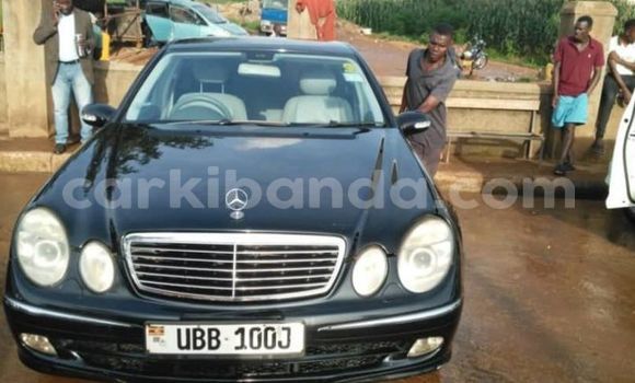 Nunua Ilio tumika Mercedes‒Benz E–Class Nyeusi Gari ndani ya Kampala nchini Uganda Nunua Ilio tumika Mercedes‒Benz E–Class Nyeusi Gari ndani ya Kampala nchini Uganda