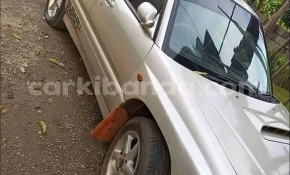 Nunua Ilio tumika Subaru Forester Fedha Gari ndani ya Kampala nchini Uganda Nunua Ilio tumika Subaru Forester Fedha Gari ndani ya Kampala nchini Uganda