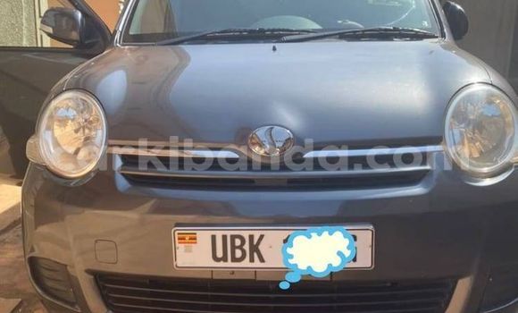Gura Yakoze Toyota Sienta Black Imodoka i Kampala mu Uganda Gura Yakoze Toyota Sienta Black Imodoka i Kampala mu Uganda