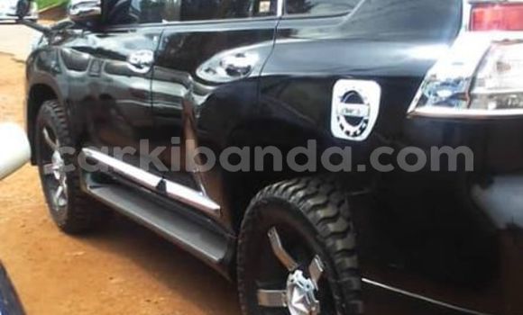 Nunua Ilio tumika Toyota Land Cruiser Nyeusi Gari ndani ya Kampala nchini Uganda Nunua Ilio tumika Toyota Land Cruiser Nyeusi Gari ndani ya Kampala nchini Uganda