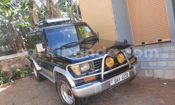 Nunua Ilio tumika Toyota Land Cruiser Nyeusi Gari ndani ya Kampala nchini Uganda Nunua Ilio tumika Toyota Land Cruiser Nyeusi Gari ndani ya Kampala nchini Uganda