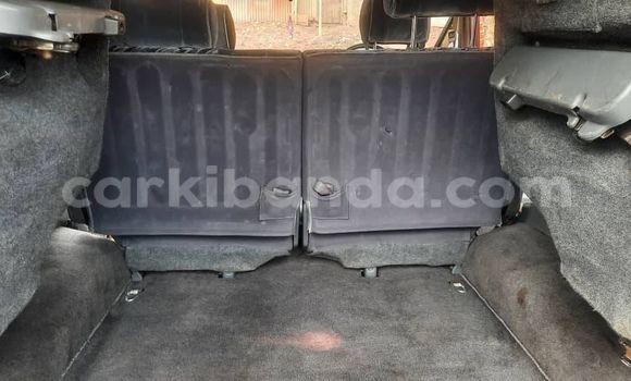 Nunua Ilio tumika Toyota Land Cruiser Nyeusi Gari ndani ya Kampala nchini Uganda Nunua Ilio tumika Toyota Land Cruiser Nyeusi Gari ndani ya Kampala nchini Uganda