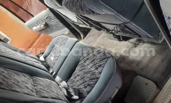 Nunua Ilio tumika Toyota Land Cruiser Nyeusi Gari ndani ya Kampala nchini Uganda Nunua Ilio tumika Toyota Land Cruiser Nyeusi Gari ndani ya Kampala nchini Uganda