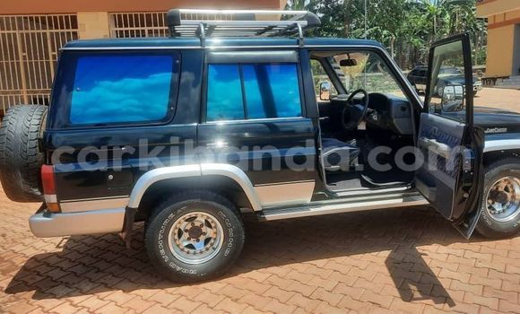 Nunua Ilio tumika Toyota Land Cruiser Nyeusi Gari ndani ya Kampala nchini Uganda Nunua Ilio tumika Toyota Land Cruiser Nyeusi Gari ndani ya Kampala nchini Uganda