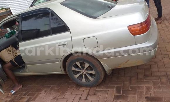 Nunua Ilio tumika Toyota Premio Fedha Gari ndani ya Kampala nchini Uganda Nunua Ilio tumika Toyota Premio Fedha Gari ndani ya Kampala nchini Uganda