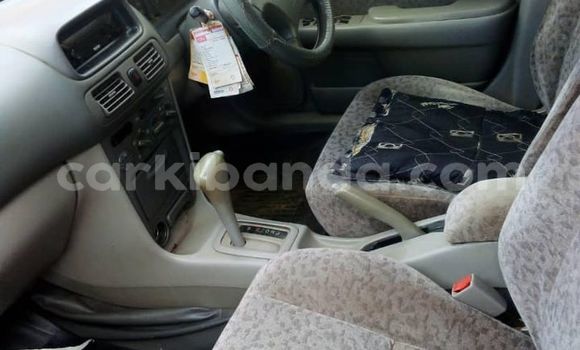 Acheter Occasion Voiture Toyota Corolla Gris à Kampala, Ouganda Acheter Occasion Voiture Toyota Corolla Gris à Kampala, Ouganda